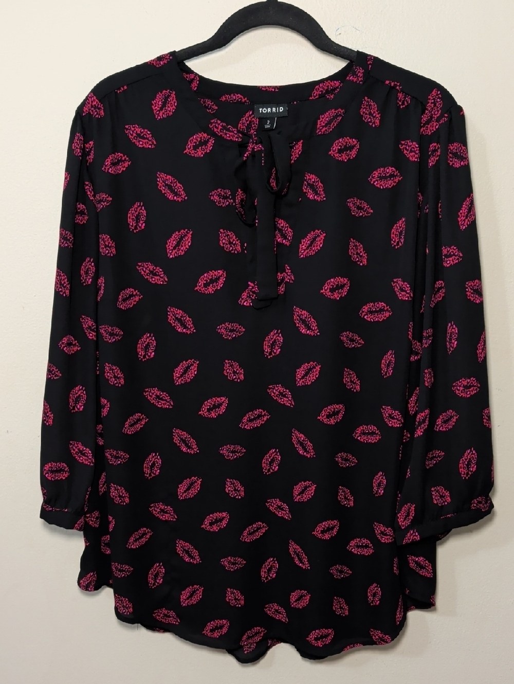 Torrid Georgette Bow Tie Blouse Black + Pink Lips Print Office Women's Size 2x